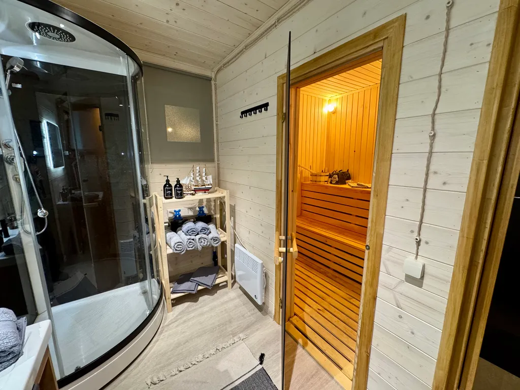 Дом с чаном и сауной в лесу