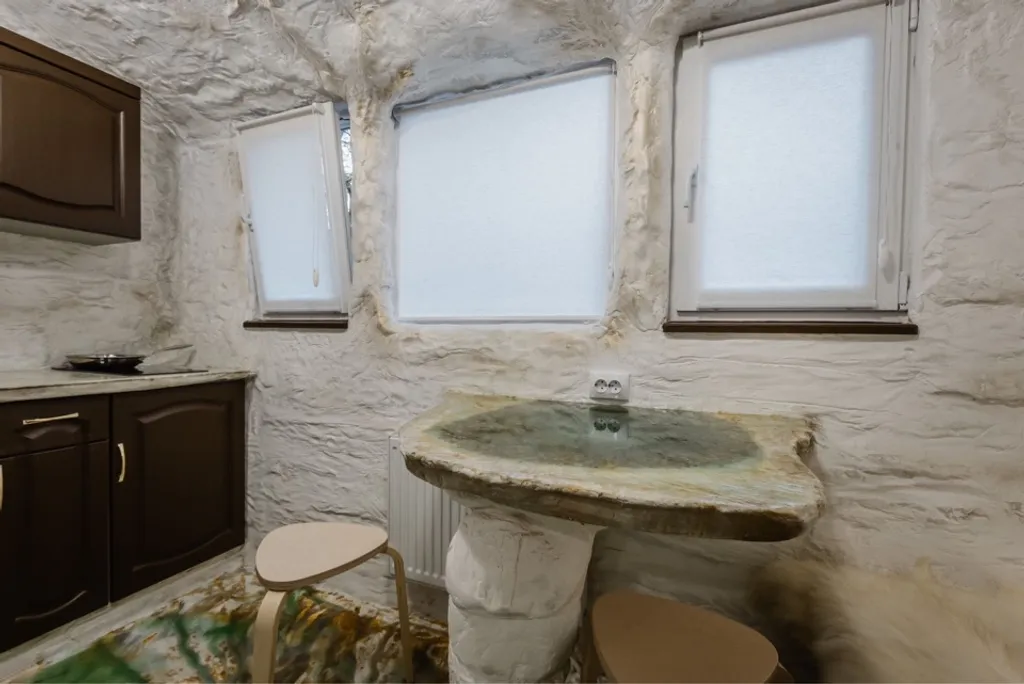 Студия № 6 Пещepа