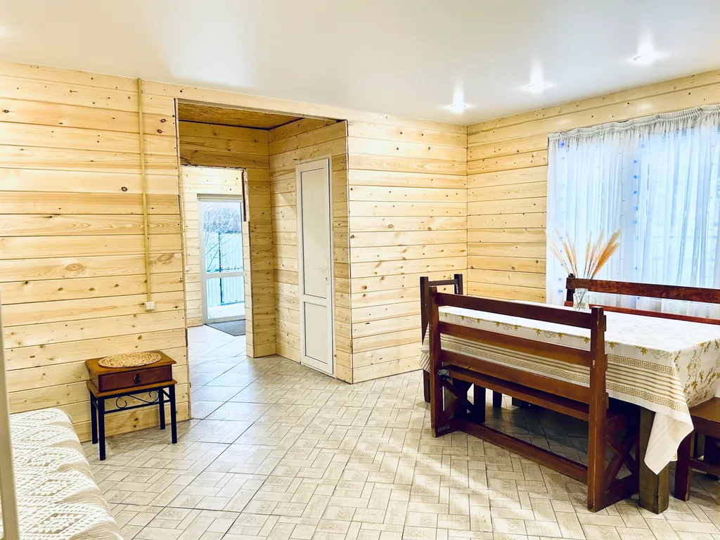 Домик в соснах с баней