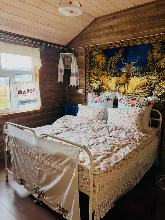 Дом в горах у реки