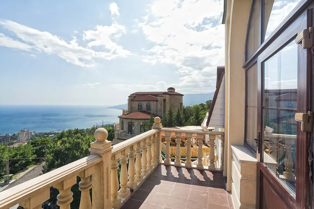 Коттедж Особняк в сосновом лесу с панорамным видом на море, горы — Восход