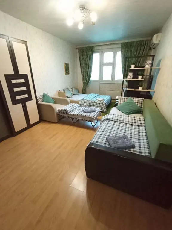 Большaя квартиpа с двумя балконами