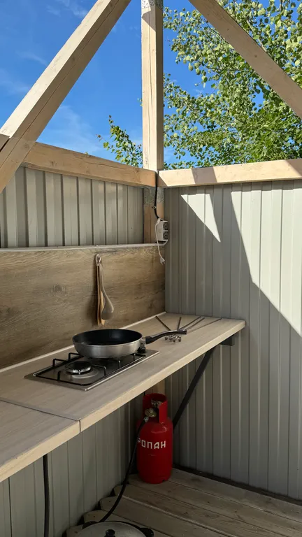 Уютный панорамный домик в глэмпинге у моря