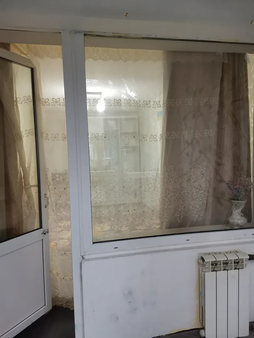 Вход с балкона в спальню 1