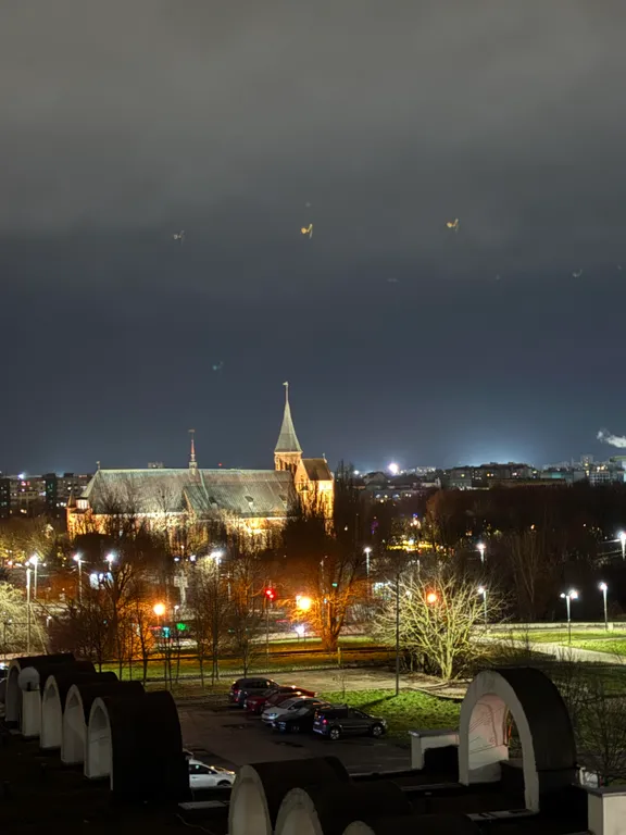 Квартира Квартира в центре города с видом на Нижнее озеро и Кафедральный собор — Калининград