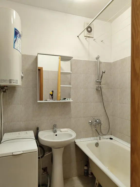 Квартира Квартира Просторная евротрешка в сталинке. 4 отдельных кровати — Колпино