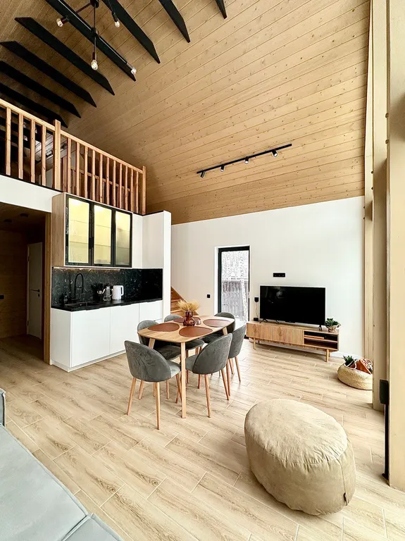 Новый панорамный барнхаус с сауной на лесном участке