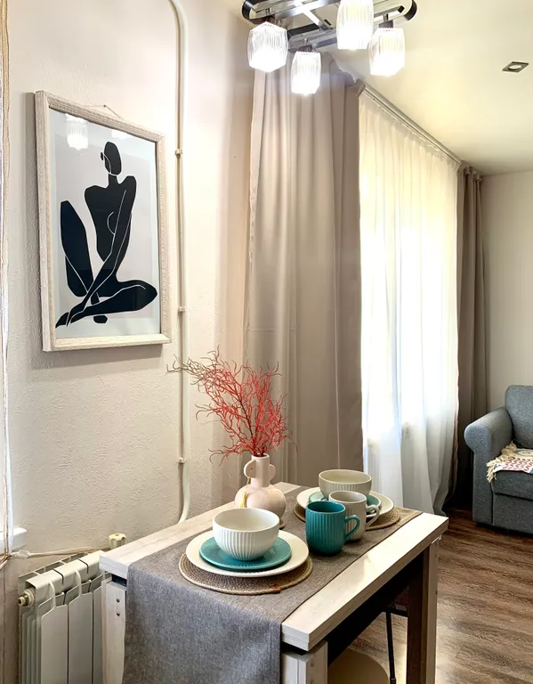 Просторная студия в нюдовых тонах недалеко от больничного городка