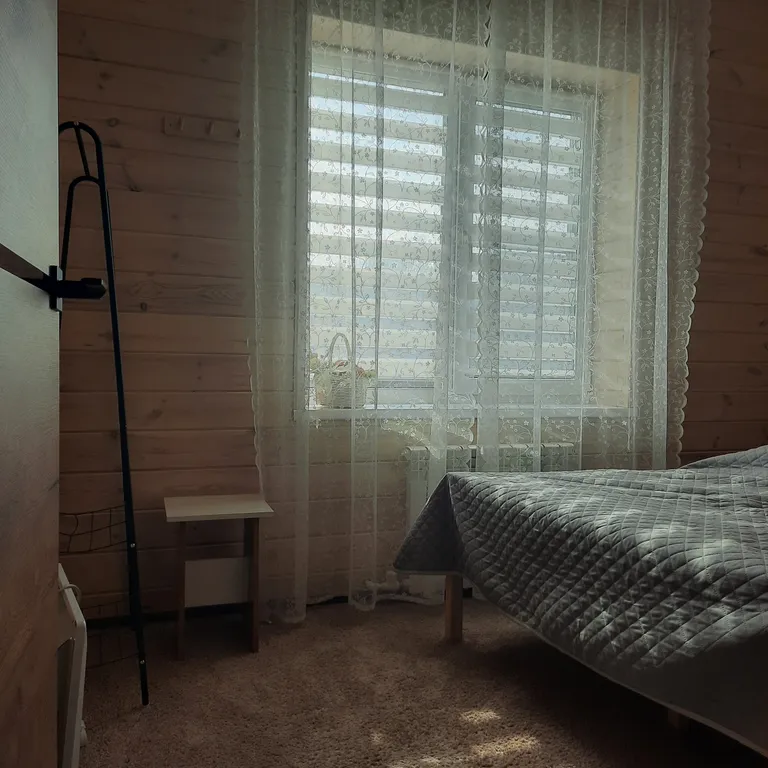 Гостевой дом в сосновом лесу в 15 минутах от курорта Манжерок