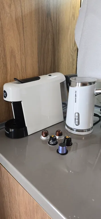 Expats Flat Bali Style: Coffee & Yoga & Work room