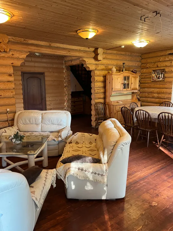 Большой коттедж в сосновом бору на берегу озера