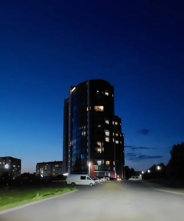 Квартира с панорамными окнами с видом на реку