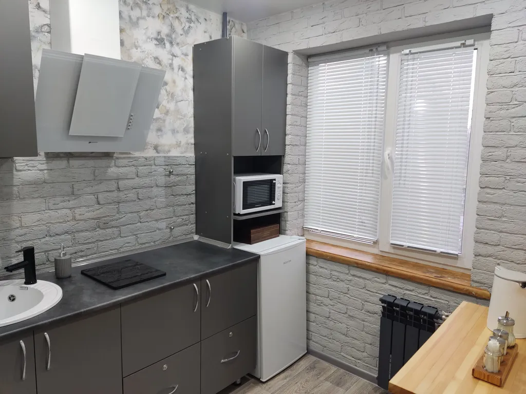 Двухкомнатная Революции