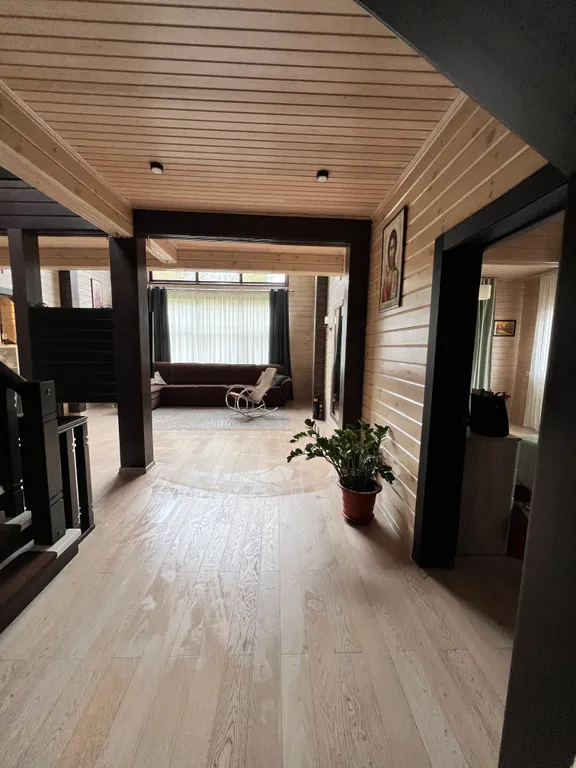 Дом на берегу маны