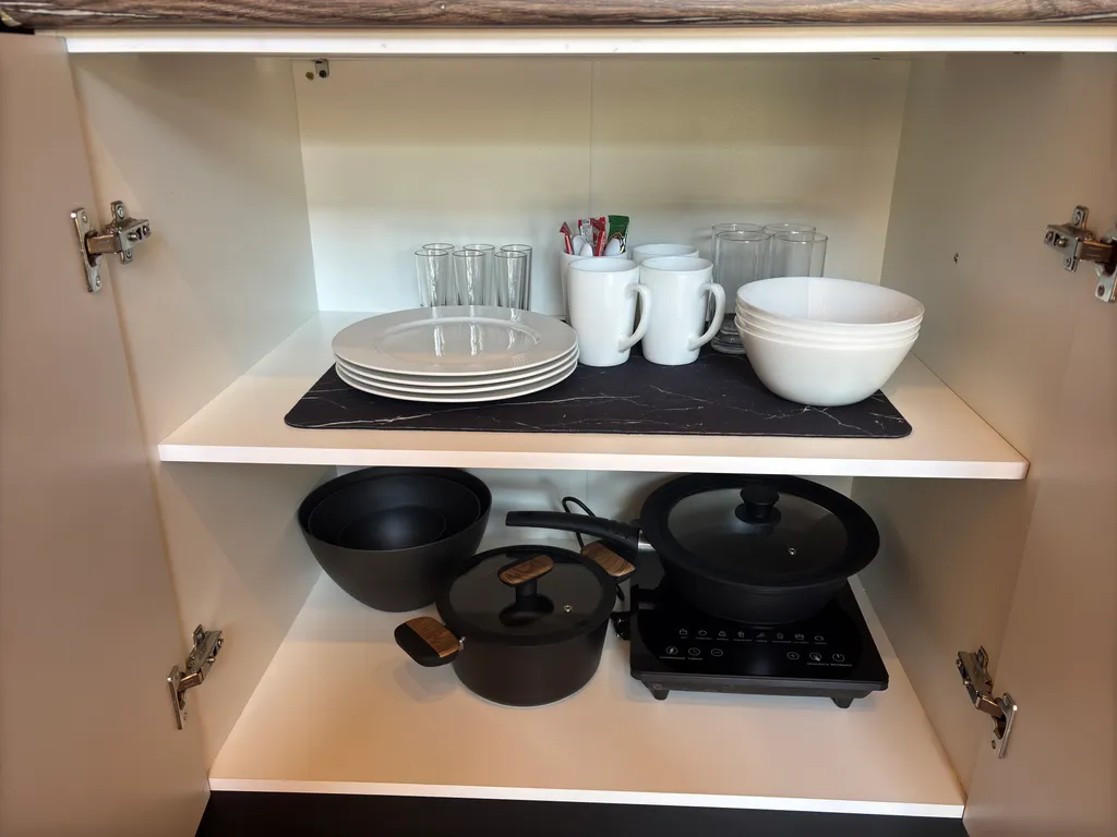 Дом афрейм с видом на горы и пруд