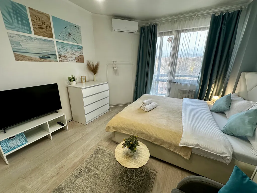 Студия с видом на горы у входа в Центральный парк