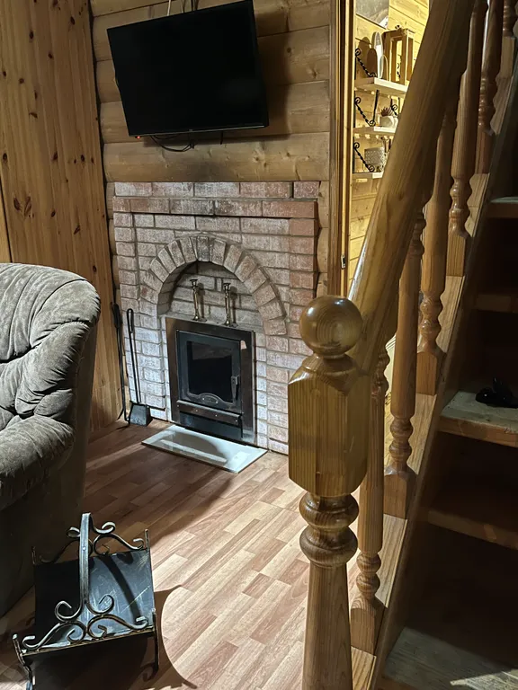 Дом на берегу озера с собственной конюшней