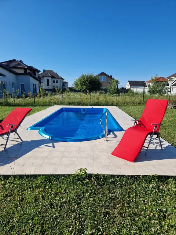 Дом с бассейном