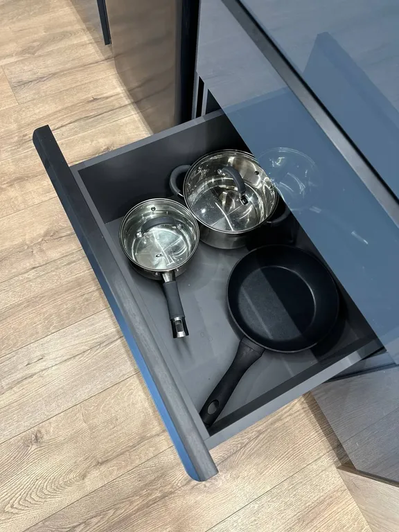 Современная студия с уютным интерьером в центре