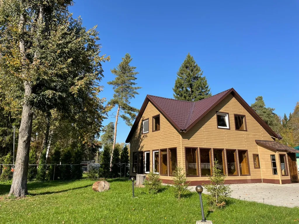 Дом на берегу реки Волга