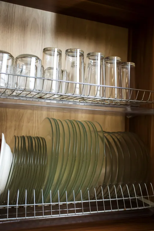 Дом в лесу на берегу реки Пра