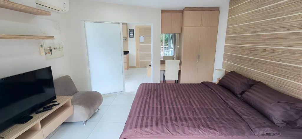 Угловая, уютная квартира с одной спальней и большим балконом