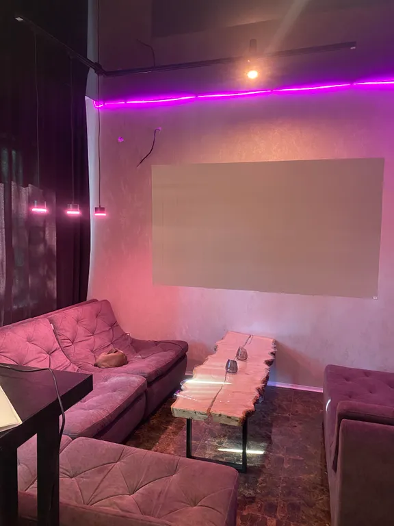 Двухэтажный дом с бассейном караоке и кальяном