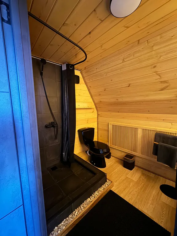 Дoм у реки с собственным причалом и рыбалкой