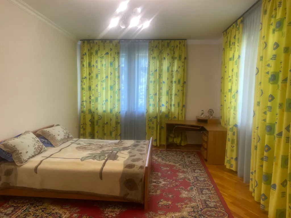 Отдельный большой дом в курортной зоне, с беседкой и мангалом.