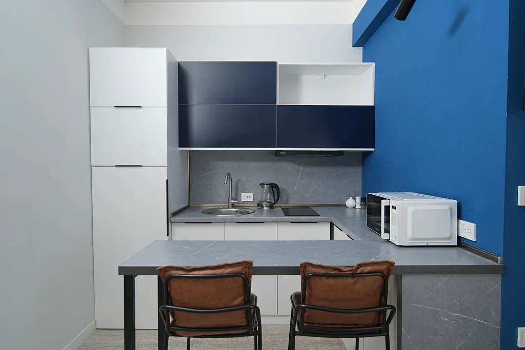 Студия с одной большой кроватью и видом на город