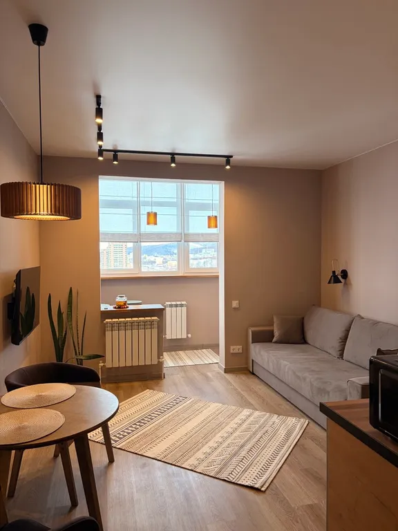 Квартира Уютная студия с прекрасным видом на город — аренда посуточно в Южно-Сахалинск