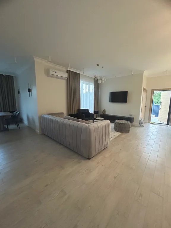 Коттедж Уютный дом с бассейном — Барановка