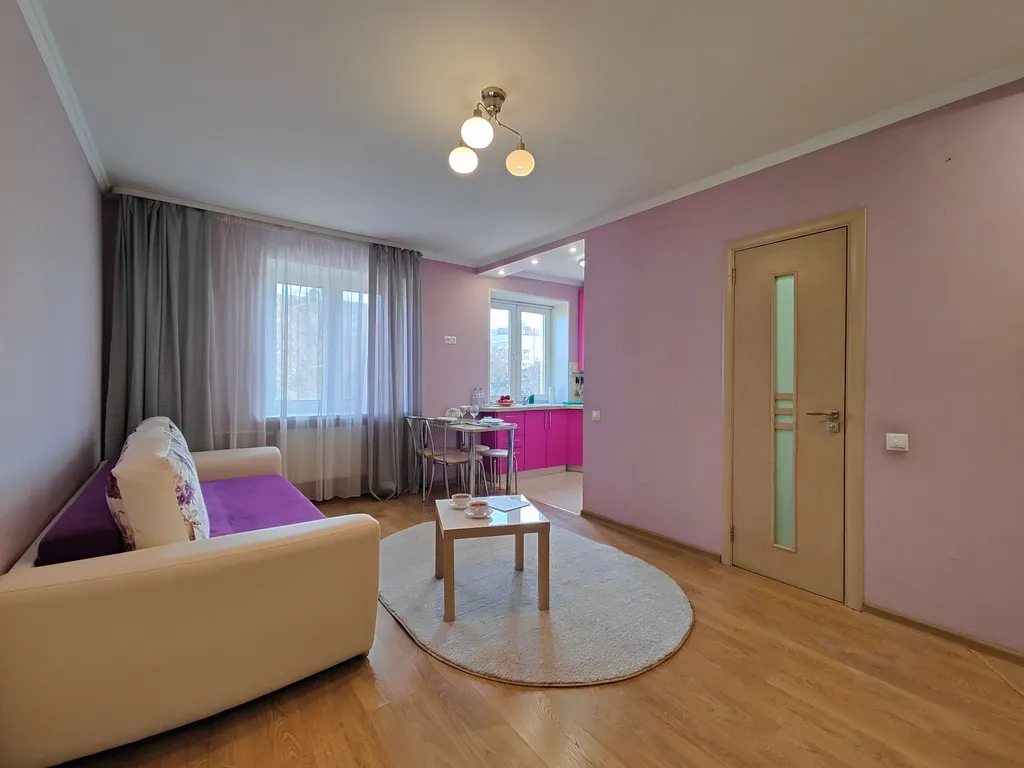 2-комнатная в центре с видом на сквер