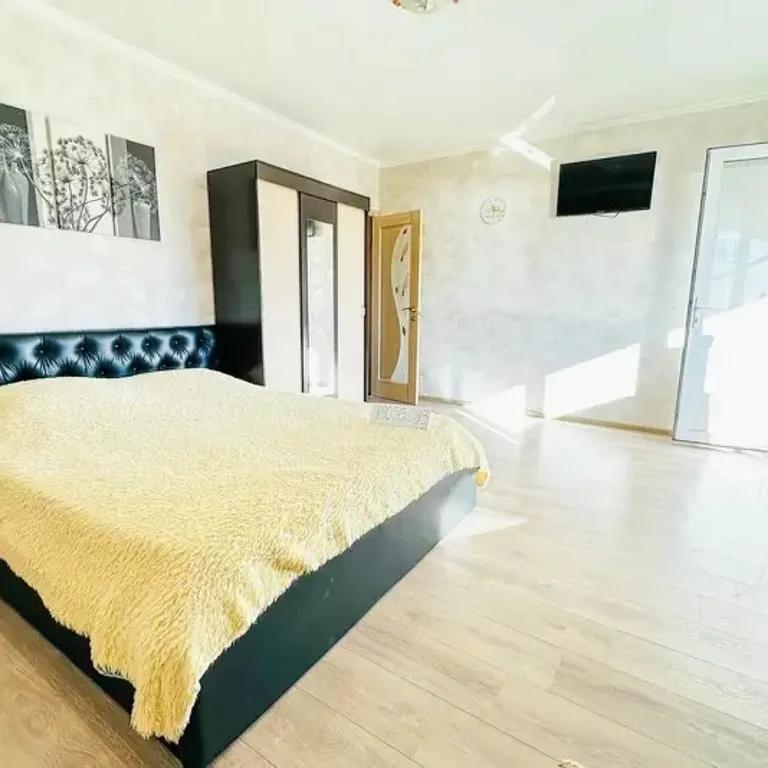 Этаж дома в центре с видом на море и горы