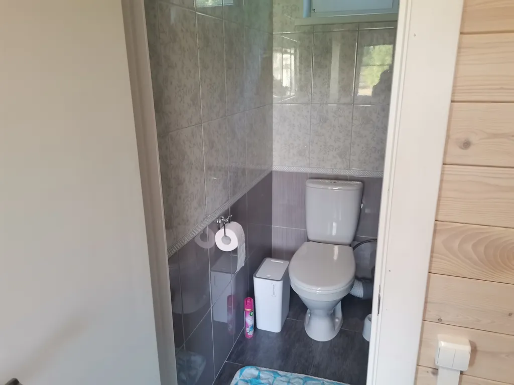 Дом с садом между лесом и рекой