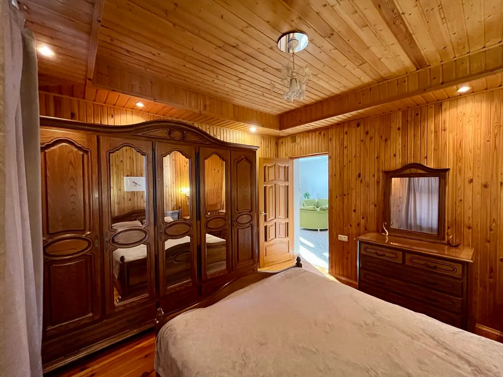 Уютный дом с камином