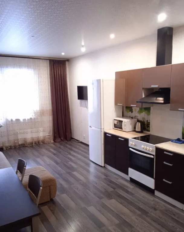 Однокомнатная квартира в районе АУРА — аренда посуточно в Сургут