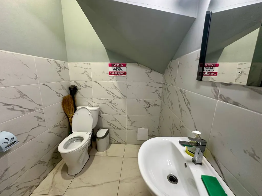 Дом с бассейном, в черте города