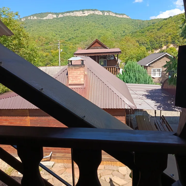 Номер у реки Дах с видом на горы