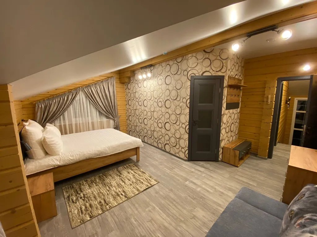 Усадьба в лесу с видом на горы