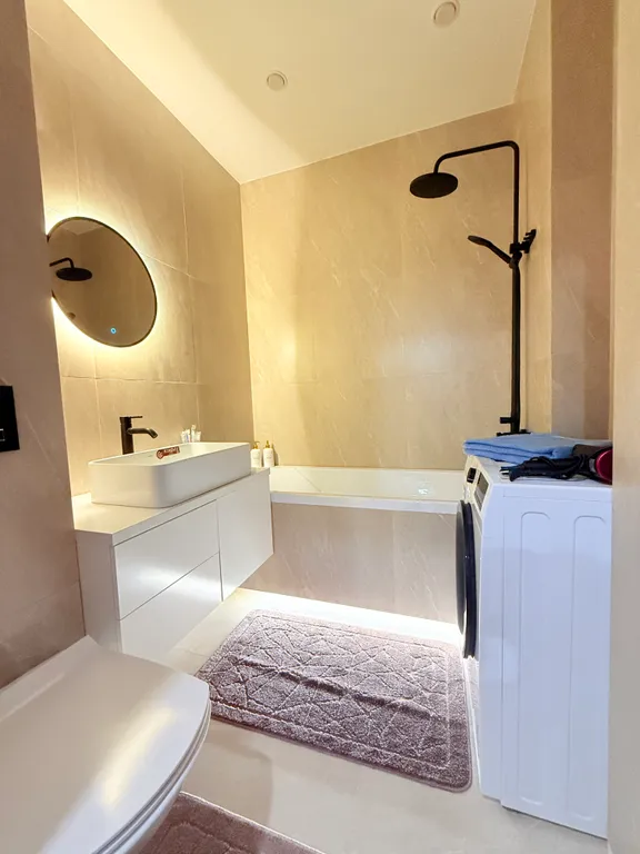 Евротрёжка новая чистая возле Аэропорта