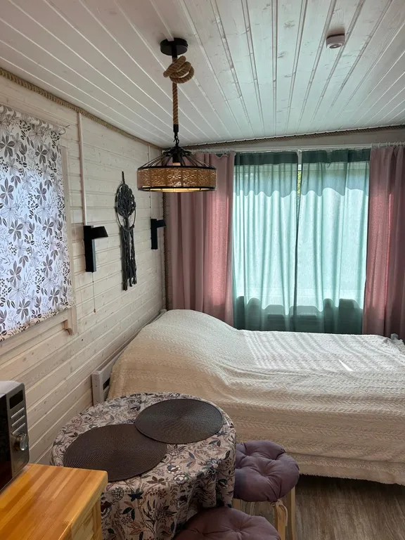 Уютный домик рядом с речкой