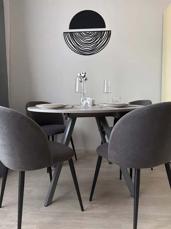 Современная новая квартира в стиле лофт недалеко от берега