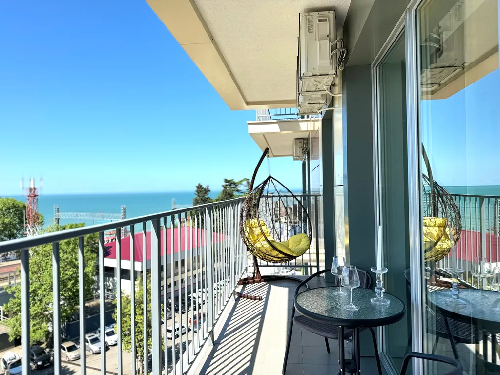 Двухкомнатная квартира с прямым видом на море