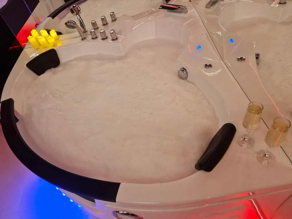 Романтические апартаменты с джакузи