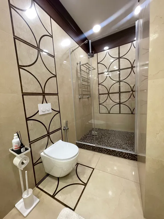 Стильная дизайнерская квартира недалеко от центра города