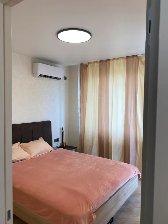 Двухкомнатные апартаменты в новостройке с витражным балконом