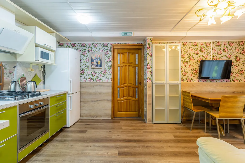 Дом с беседкой с видом на Волгу