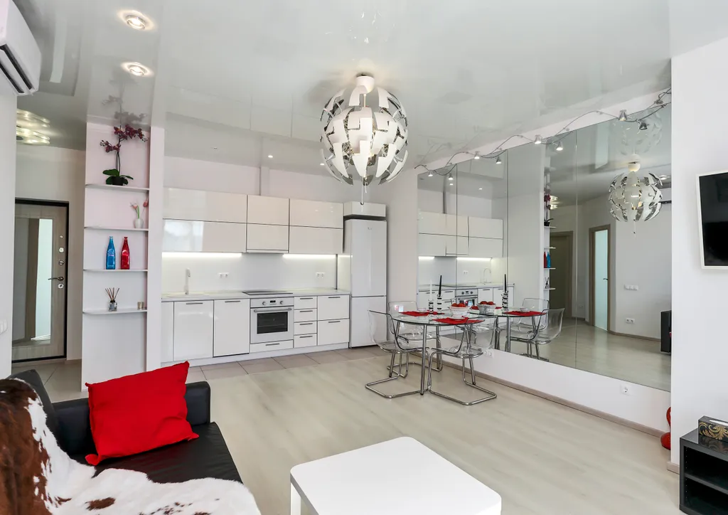 Красивая квартира в центре города с живописным видом на море