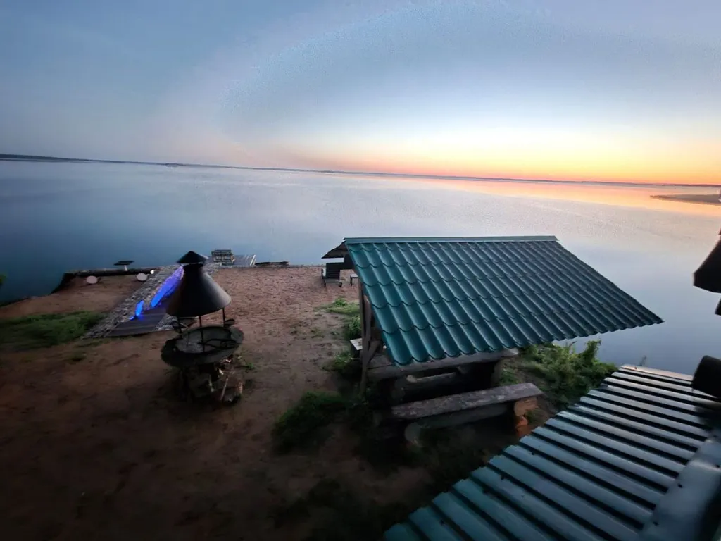 Дом Солнца на берегу озера Сиг